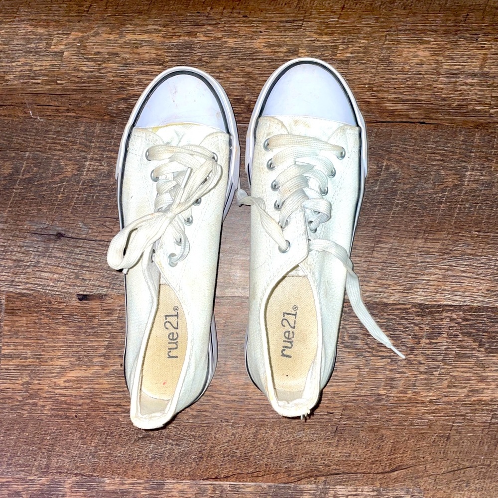 White Rue21 Converse low top